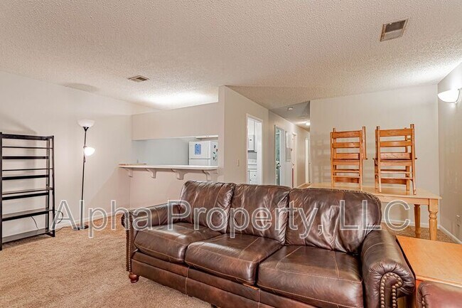 Foto del edificio - 220 Elm St