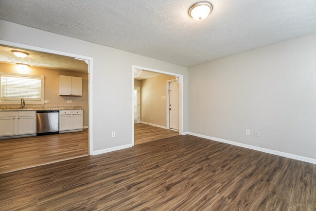 Building Photo - 303 Mercer Dr