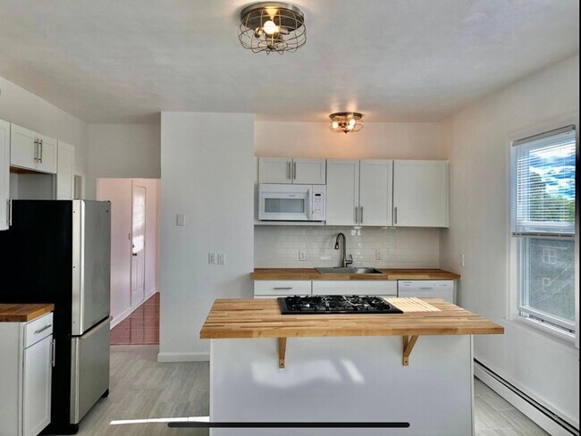 Building Photo - 44 Woodbine St