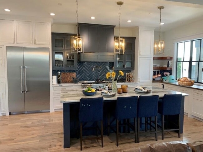 Building Photo - 805 Cordell St