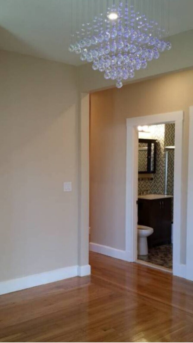 Foto del edificio - 66 Hyde Park Ave