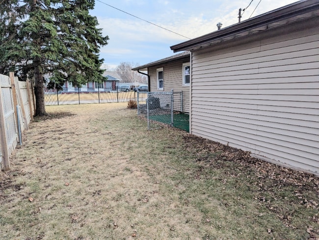 Building Photo - 1993 Meadow Dr