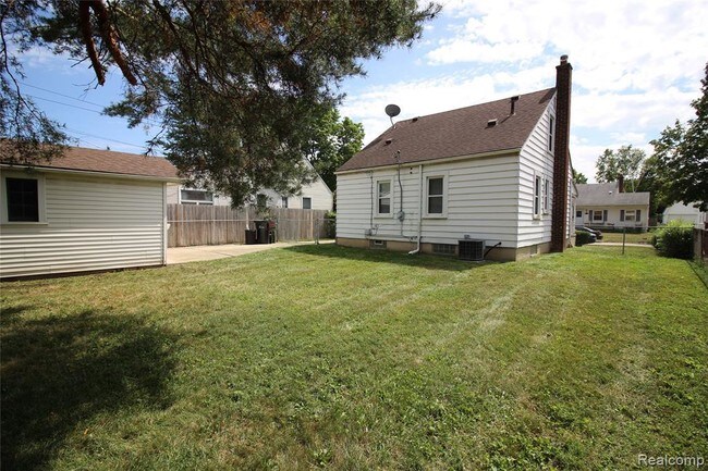 Building Photo - 15878 Meyer Ave