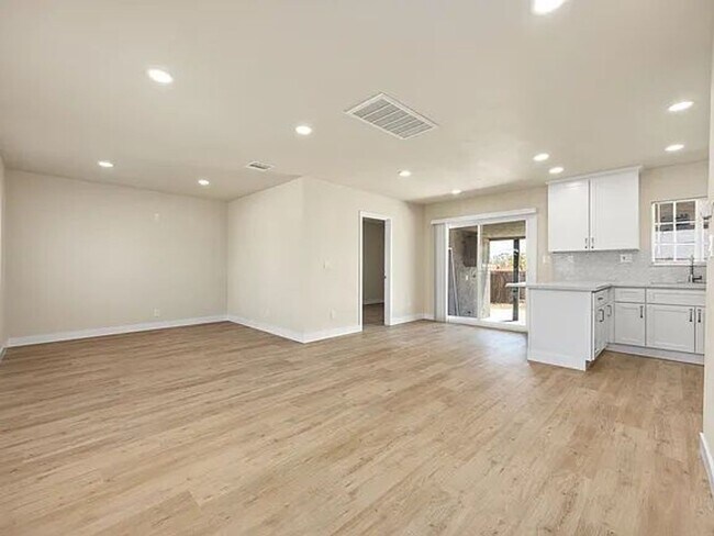 Foto del edificio - 2229 Gale Ave