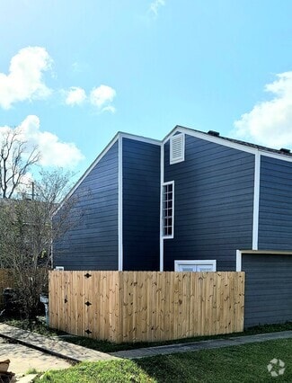 Building Photo - 1859 Fox Run Dr