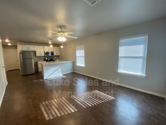 Foto del edificio - 11418 N Lincoln Blvd