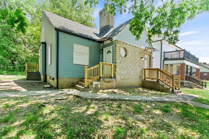 Primary Photo - 554-556 Fairwood Ave