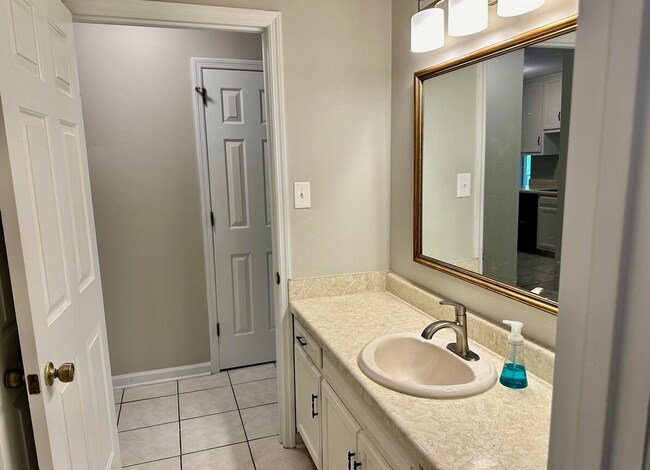 Foto del edificio - 2111 Greenwood Pl SW