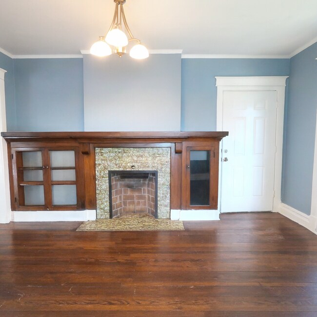 Building Photo - 210 W 39th St