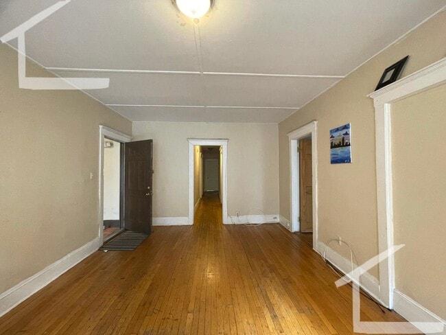 Building Photo - 9/1 Oversized Allston 4BR/2BA w/heat inc