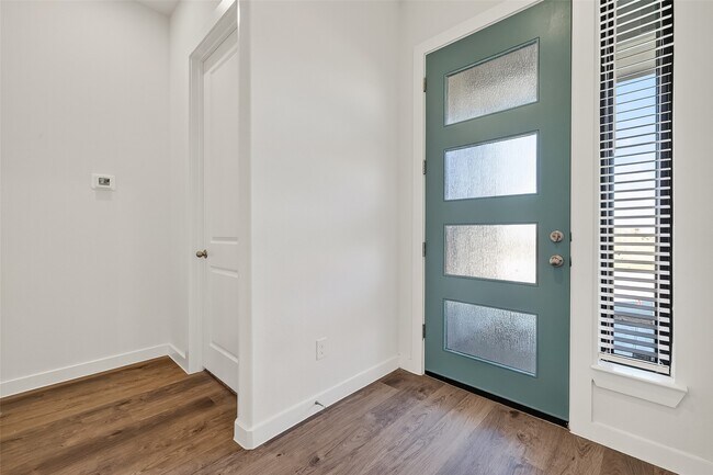 Foto del edificio - 3216 Loam Ln