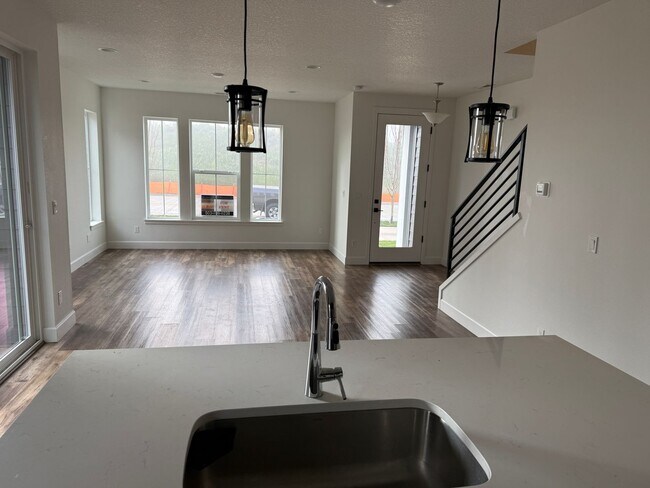 Foto del edificio - Hillsboro Townhouse/Condo