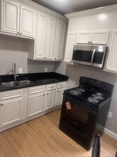 Building Photo - 2608 Village Ln