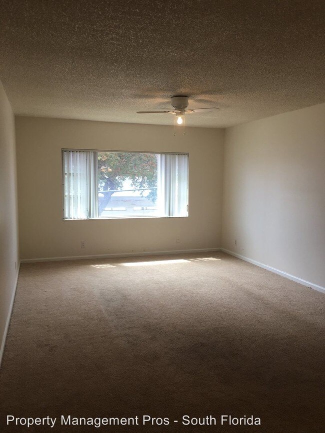 Foto del edificio - 2230 NE 56th Pl