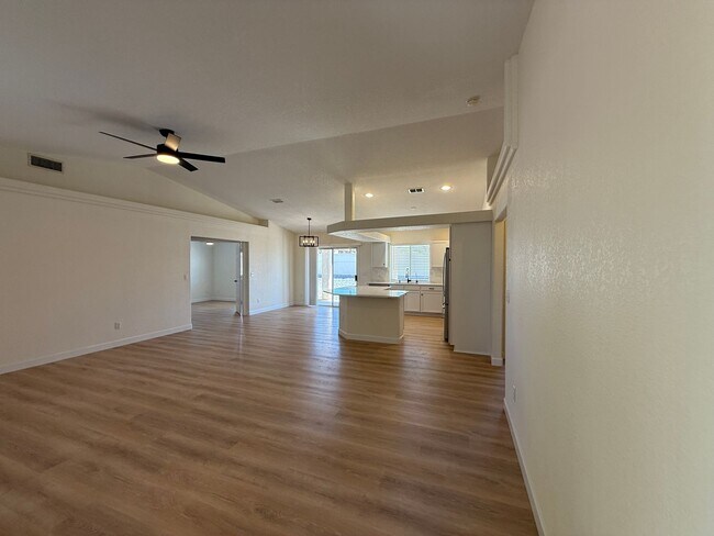 Building Photo - Beautifully remodeled - Long term - availa...