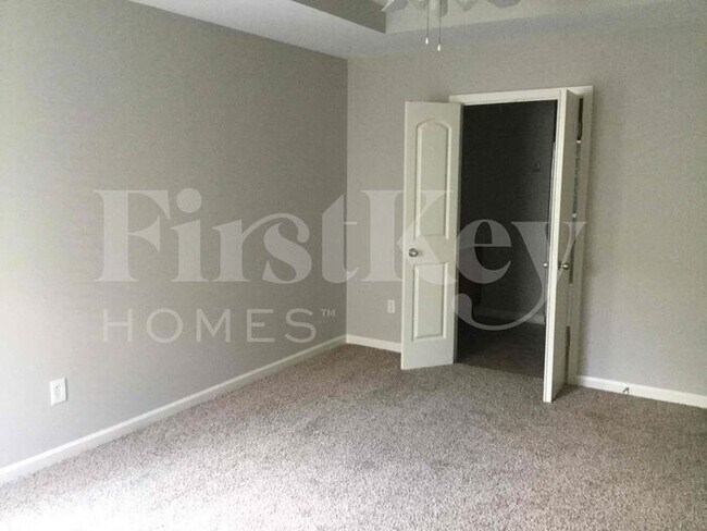 Foto del edificio - 207 Fairgrove Ln