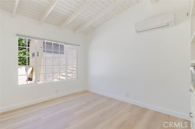 Foto del edificio - 5730 Willowcrest Ave