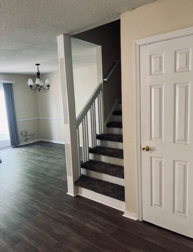 Foto del edificio - 861 Royal Grove Ct