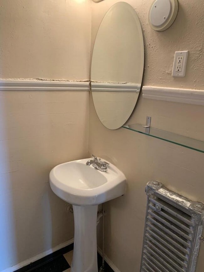 Building Photo - 1 bedroom in Seattle WA 98122