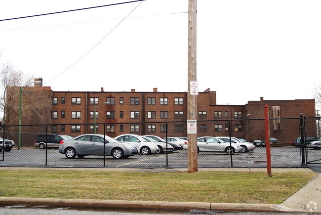 Lake Shore Boulevard Apartments - Lake Shore Blvd Apts