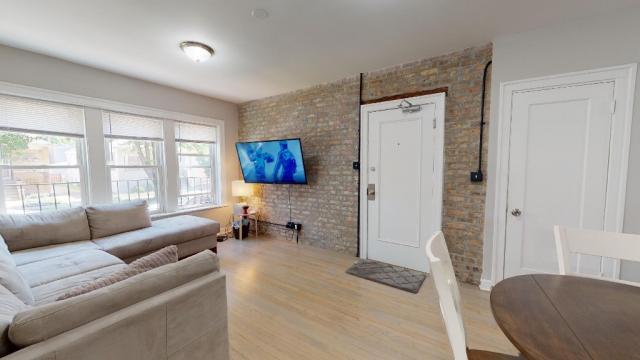 Building Photo - 3 bedroom in CHICAGO IL 60618