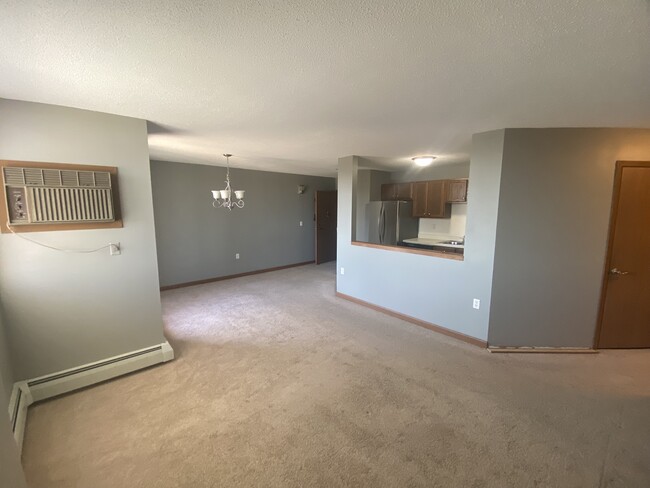 Building Photo - 6500 Woodlake Dr