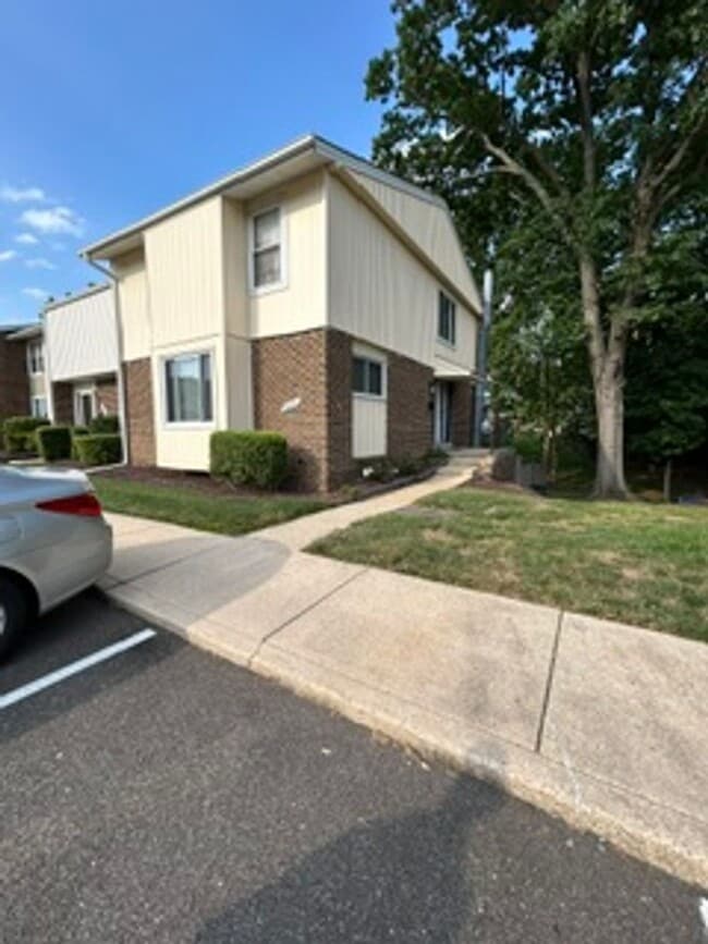 Building Photo - 10125 Campus Way S
