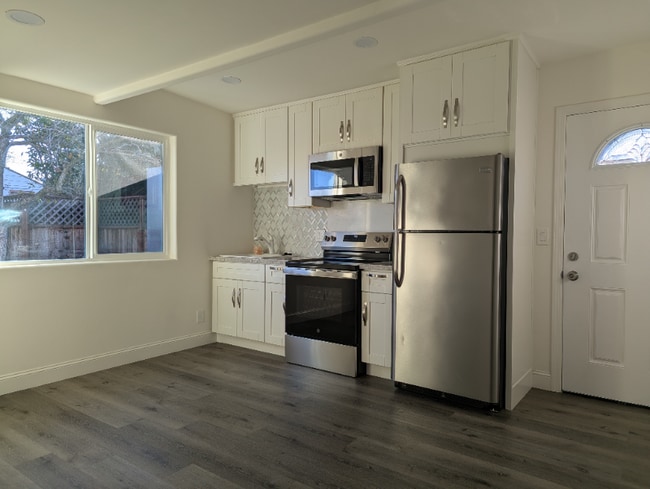 Building Photo - 1068 Billings Blvd