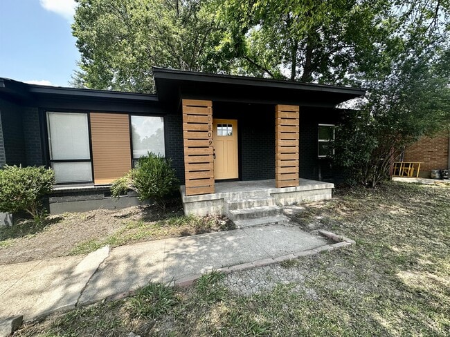 Photo - 10809 Sharondale Ln (Dallas, TX) House