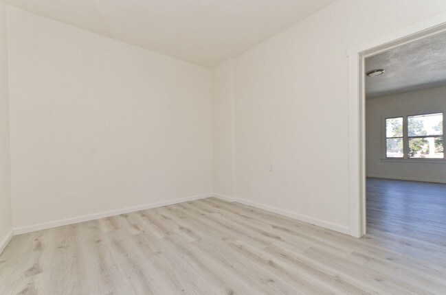 Building Photo - 4707-4711 S Figueroa St