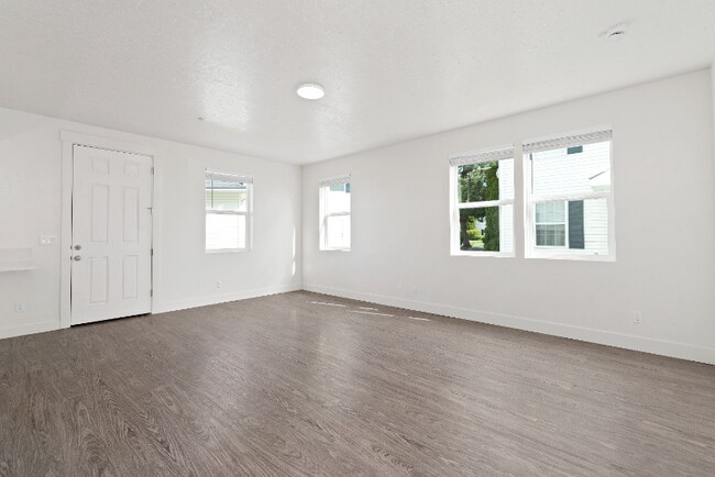 Building Photo - 104 Davis Ave