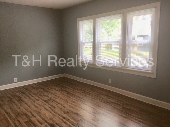 Foto del edificio - PENDING-Remodeled 3 Bedroom in Sobro!