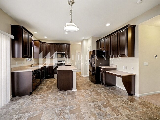 Building Photo - Papillion 2 Story