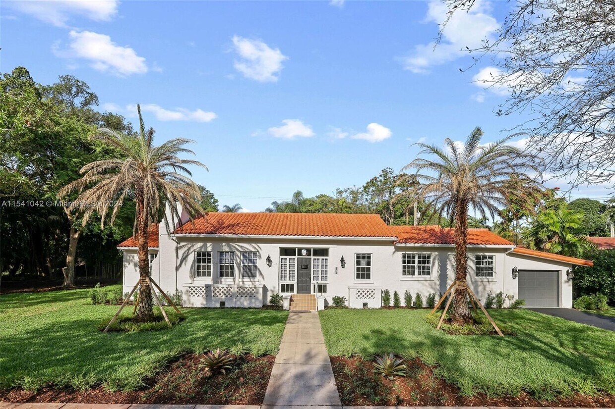 Primary Photo - 1224 Country Club Prado