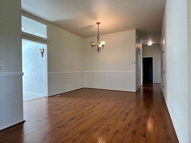Foto del edificio - Large Single Family Home in Country with Office