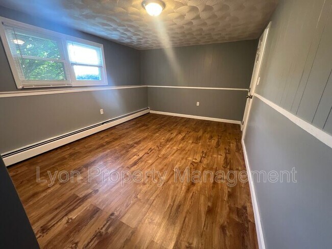 Foto del edificio - 105 Enfield St