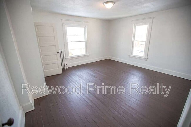 Foto del edificio - 554 Highland Avenue