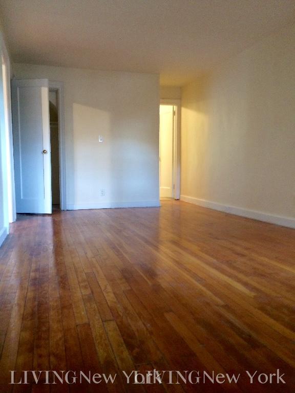 Foto del edificio - 2435 E 19th St