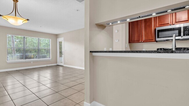 Foto del edificio - Charming 1BD/1BTH Ground Level Condo in St...