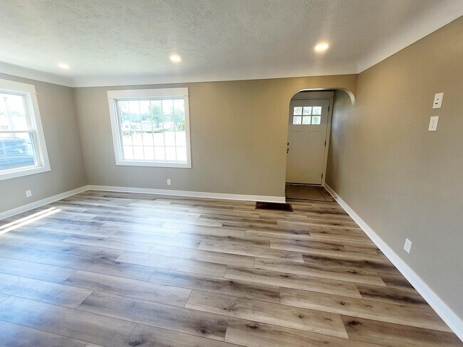 Foto del edificio - 3052 Burlingame Ave SW