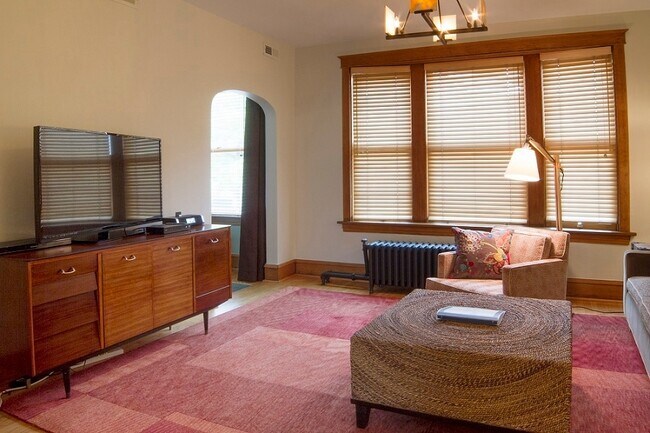 Foto del edificio - 2134 N Damen Ave