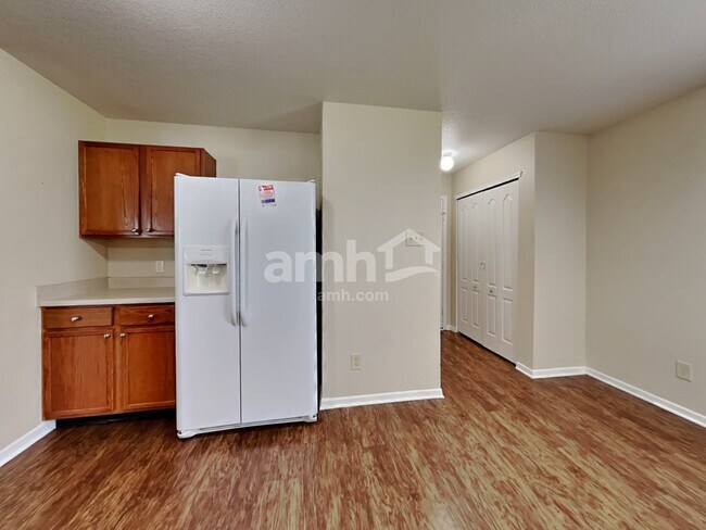 Foto del edificio - 8465 Wanda Lake Dr