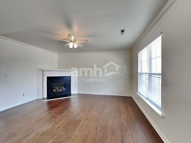 Foto del edificio - 1438 Pleasant Garden Ln