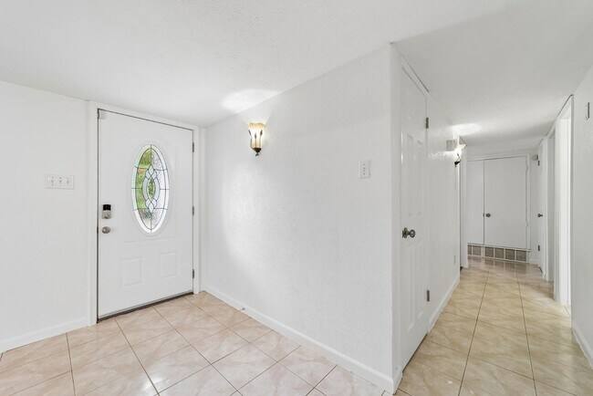 Building Photo - 10239 Green Ash Rd