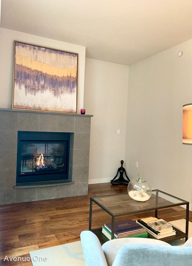 Foto del edificio - 1 br, 1.5 bath House - 10000 Main St #205