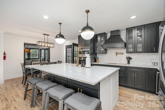 Foto del edificio - 8823 Dartmoor Pl