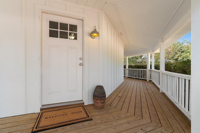 Building Photo - 14805 General Williamson Dr