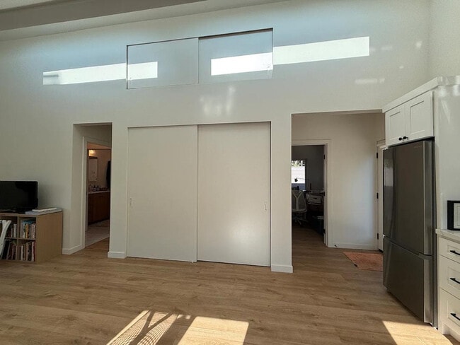 Foto del edificio - 2971 Finch St