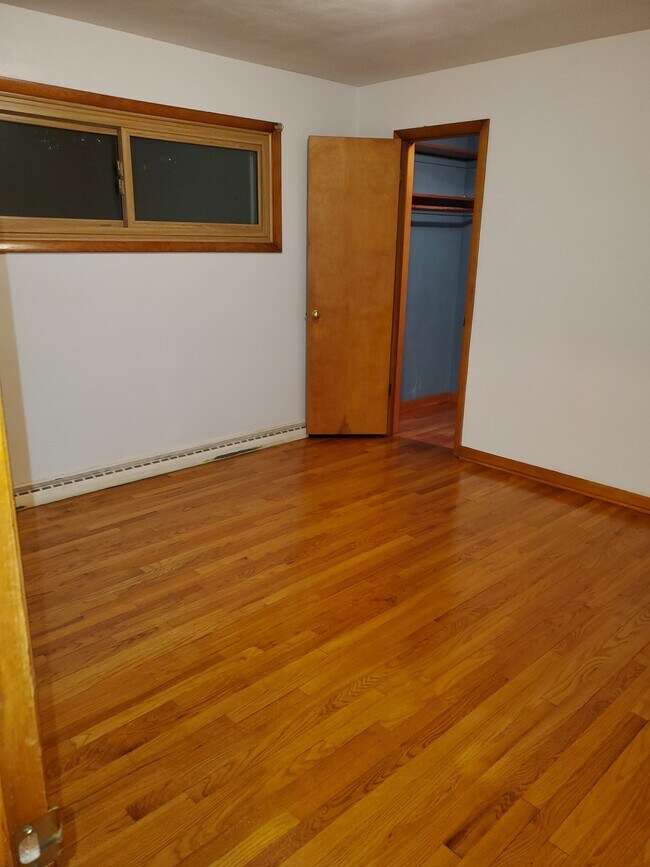 Master bedroom - 101 N Paterson St