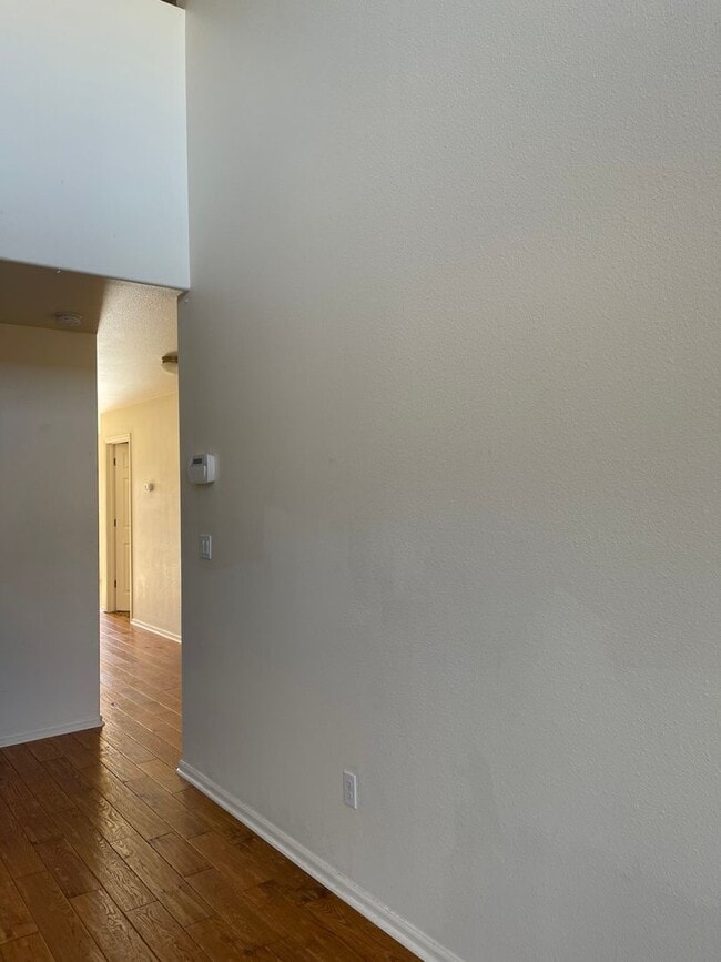Building Photo - 3 Bedroom 3 Bath Town Home